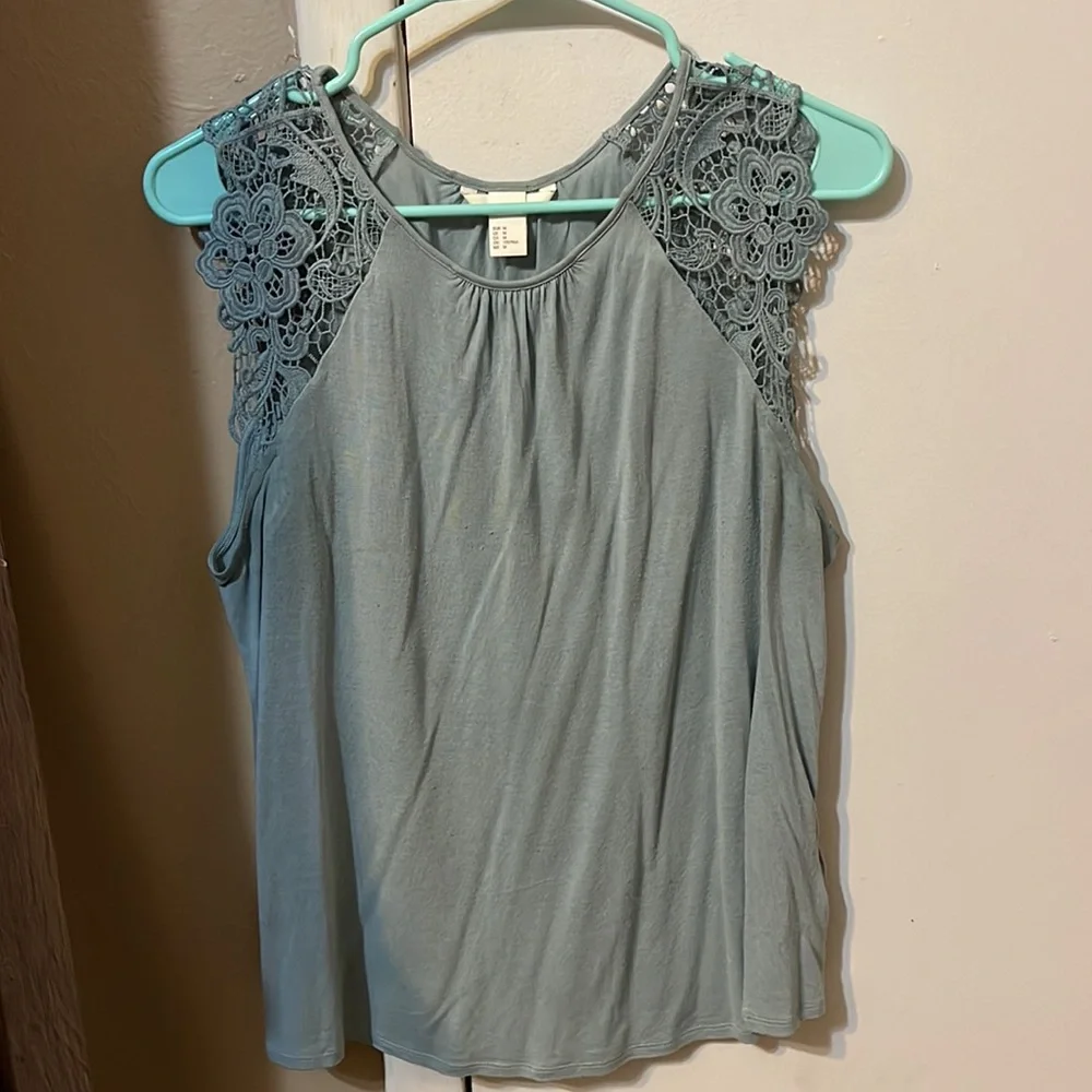 H&M Top - Picture 2 of 2